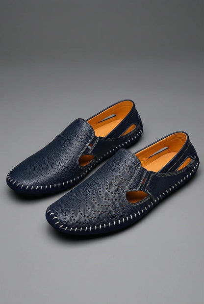 Paire de mocassins perforés bleu marine à couture apparente