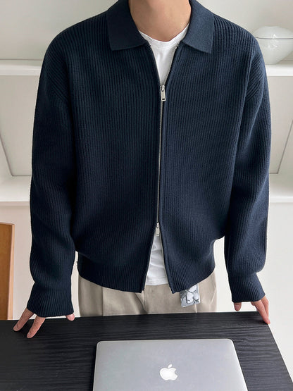 Veste en maille côtelée bleu marine zippée, vue de face buste