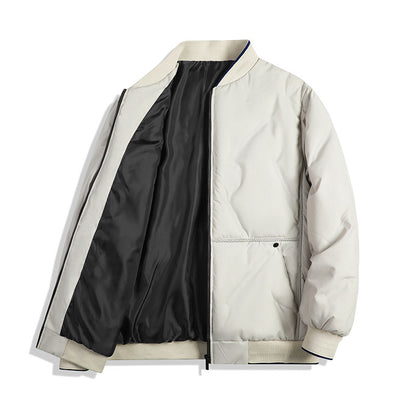 Veste matelassée écrue ouverte, col montant côtelé et doublure noire visible