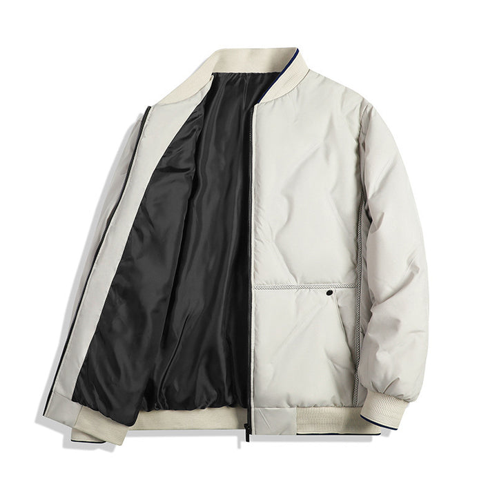 Veste matelassée écrue ouverte, col montant côtelé et doublure noire visible