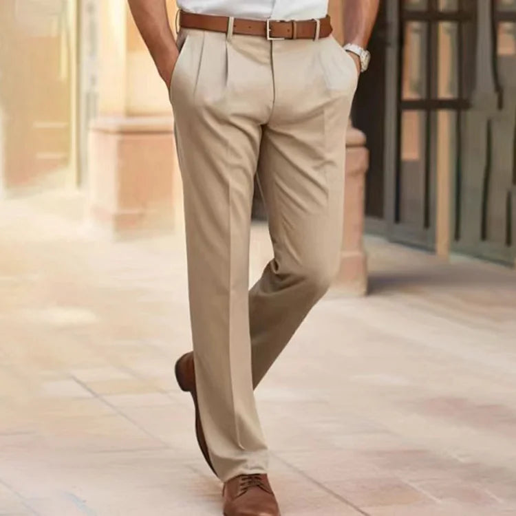 Pantalon de costume plissé, coloris beige, vue de face
