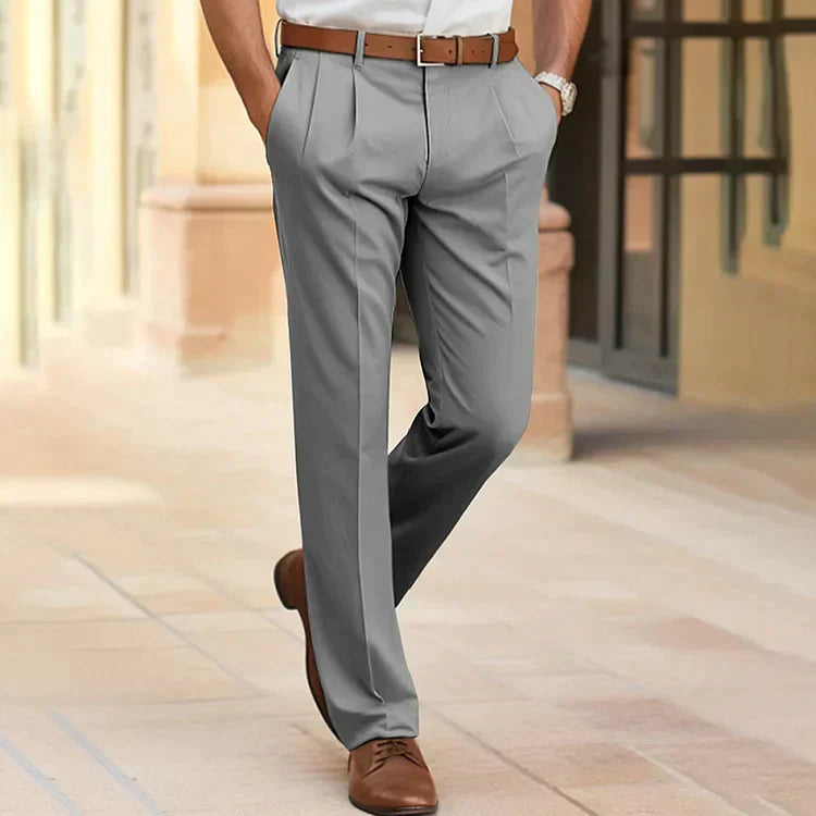 Pantalon de costume plissé, coloris gris, vue de face