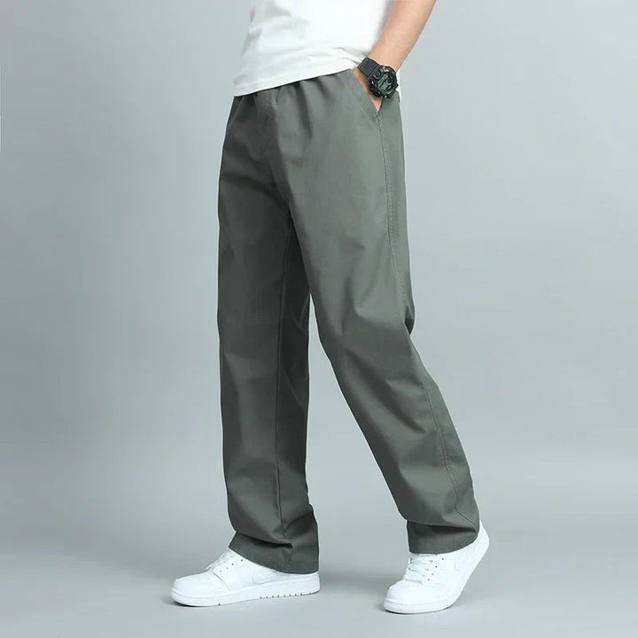 Pantalon droit vert kaki foncé à taille élastique, coupe ample et bas non resserré