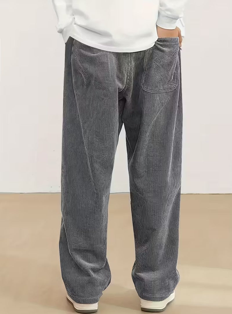 Dos du pantalon en velours côtelé gris, poche plaquée et taille élastique froncée