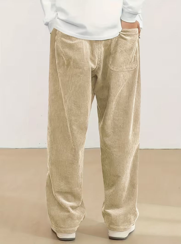 Dos du pantalon large en velours côtelé beige, poche plaquée et taille élastique