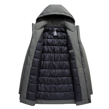 Parka gris kaki largement ouverte montrant toute sa doublure matelassée noire