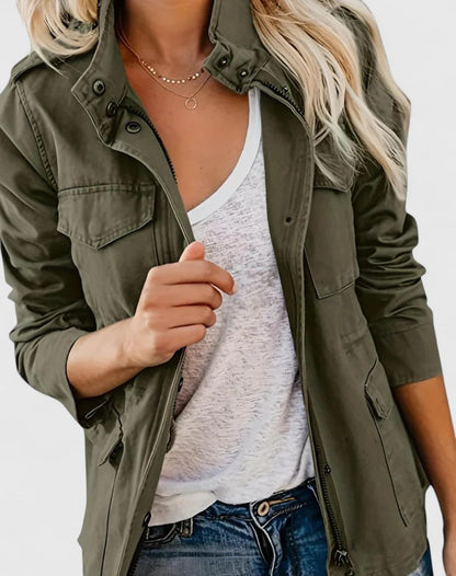 Parka cordon de taille, coloris vert olive, vue de face
