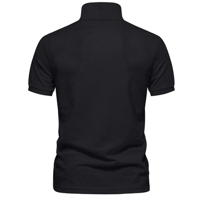 Dos du polo en piqué noir, col rabattu et manches courtes à revers