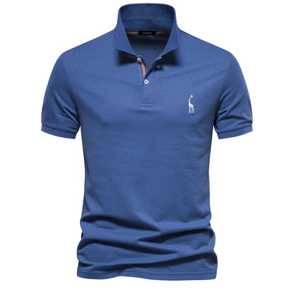 Polo en piqué bleu roi, patte de boutonnage à liseré rayé et girafe brodée blanche