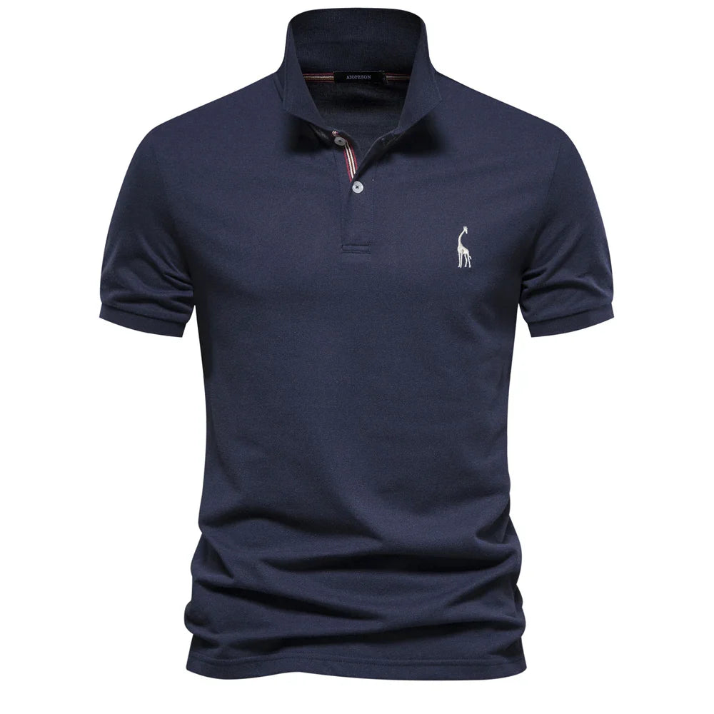 Polo en piqué bleu marine, girafe brodée blanche et col à liseré rayé