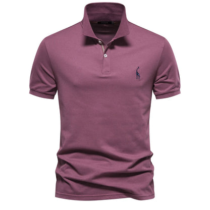 Polo en piqué vieux rose, girafe brodée bleue et patte à liseré rayé