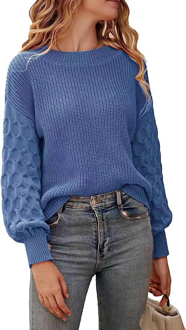 Pull à manches ballon, coloris bleu, porté en tenue