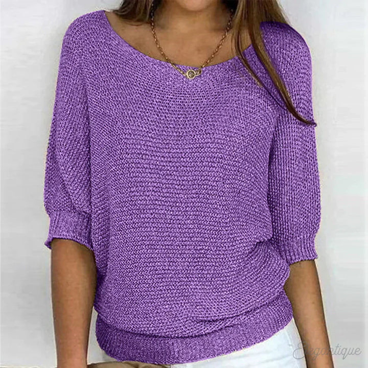 Pull ample à col bateau, coloris violet, vu de face