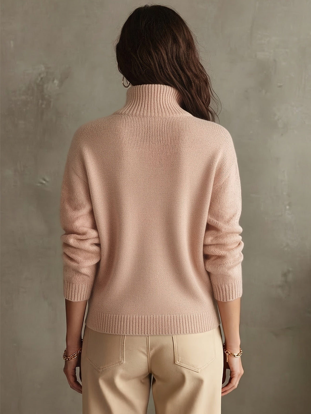 Pull ample à demi-zip, coloris rose poudré, vue de dos
