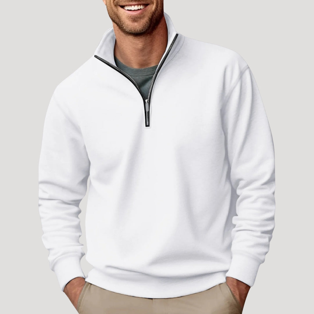 Pull camionneur blanc à demi-zip porté sur un t-shirt, vue de face