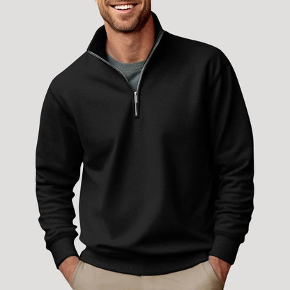 Pull camionneur noir à demi-zip porté sur un t-shirt, vue de face