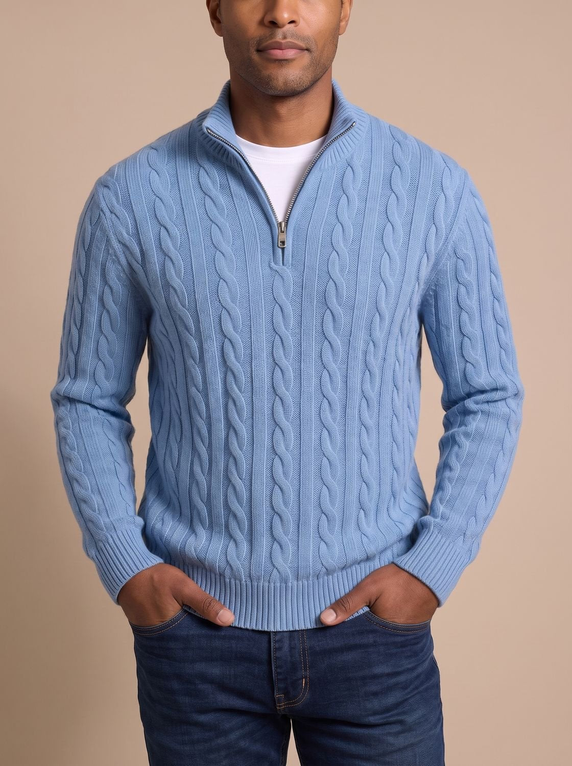 Pull camionneur torsadé bleu ciel, détail du col zippé