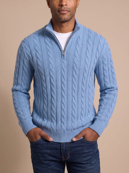 Pull camionneur torsadé bleu ciel, détail du col zippé