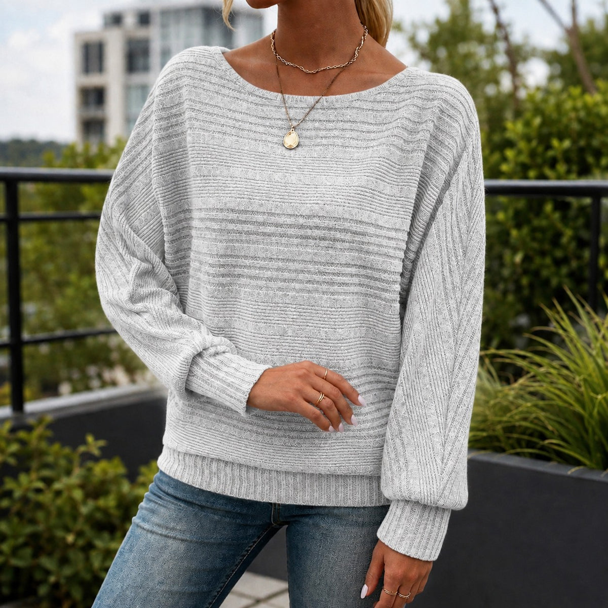 Pull col bateau côtelé, coloris gris clair, vue de face