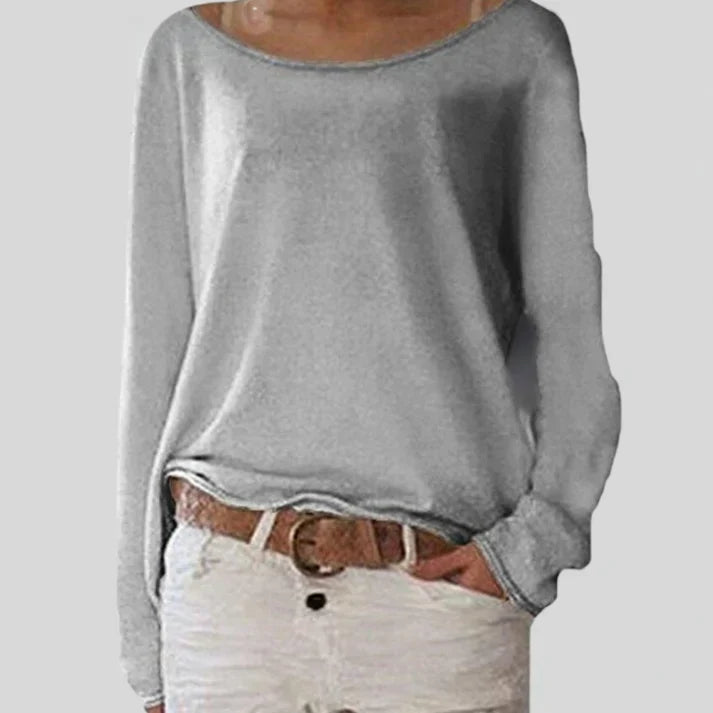 Pull col bateau uni, coloris gris, porté en tenue