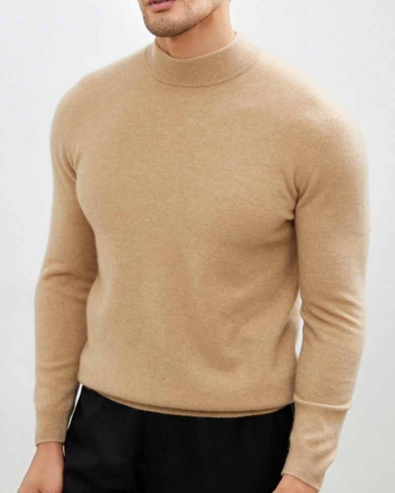 Pull col montant en maille, coloris camel, porté en tenue