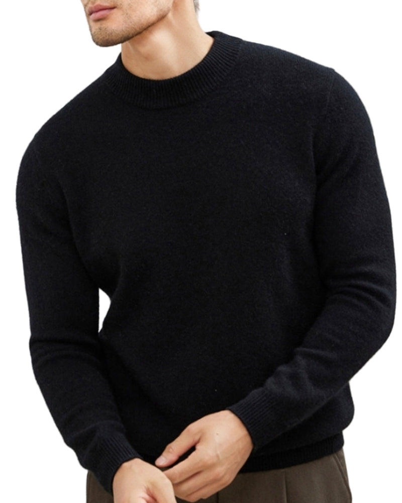 Pull col montant en maille, coloris noir, porté en tenue