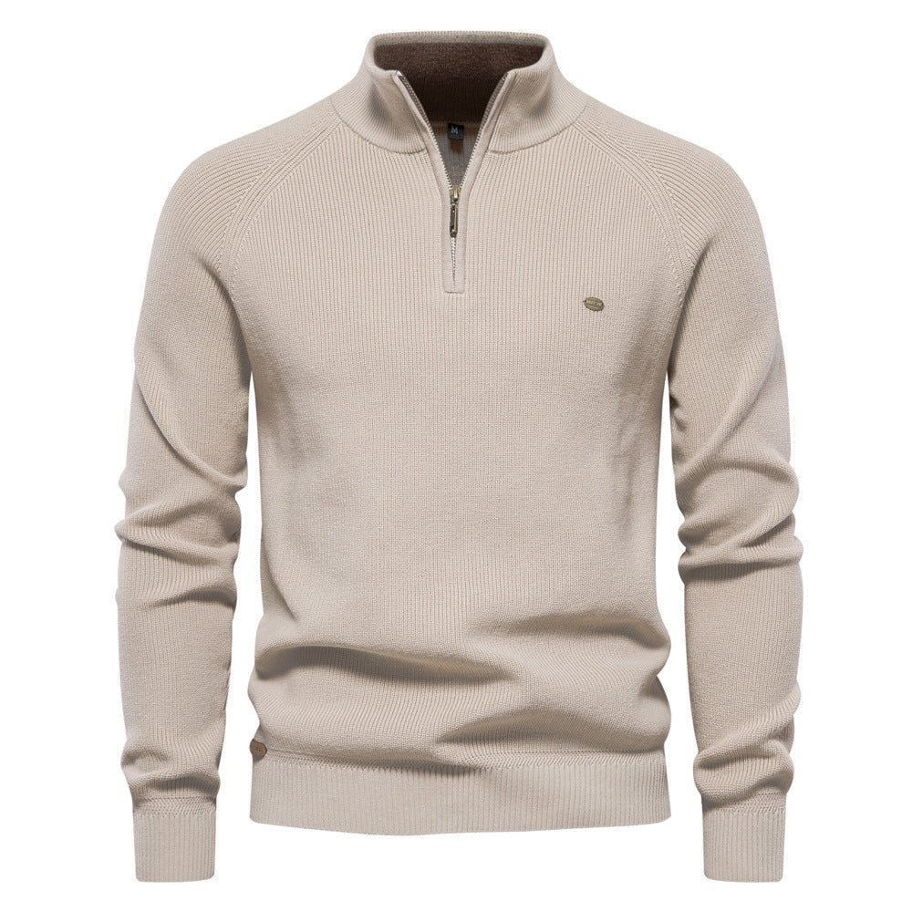 Pull crème à col montant zippé, doublure de col marron et poignets côtelés