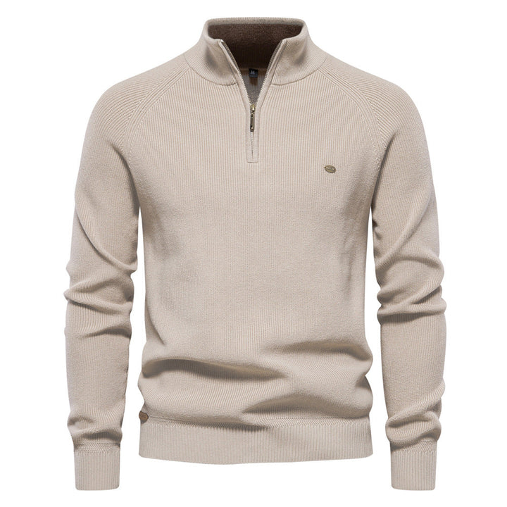 Pull crème à col montant zippé, doublure de col marron et poignets côtelés