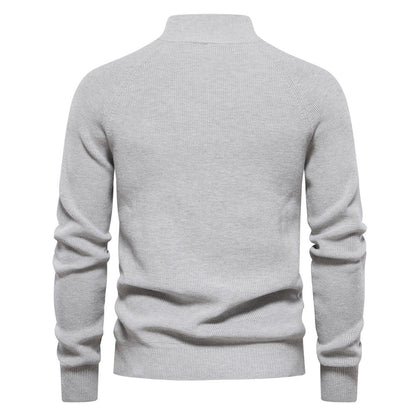 Dos du pull gris clair chiné, col montant côtelé et manches raglan