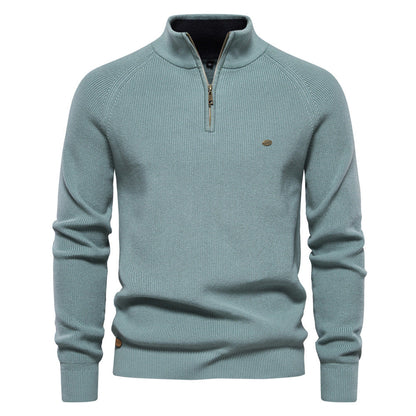 Pull vert céladon à col montant zippé, maille côtelée et poignets en bord-côte