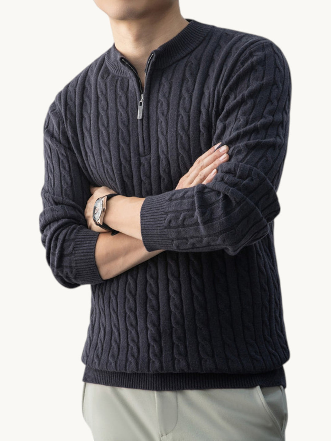 Pull côtelé gris anthracite col zippé porté homme, col montant et fermeture éclair