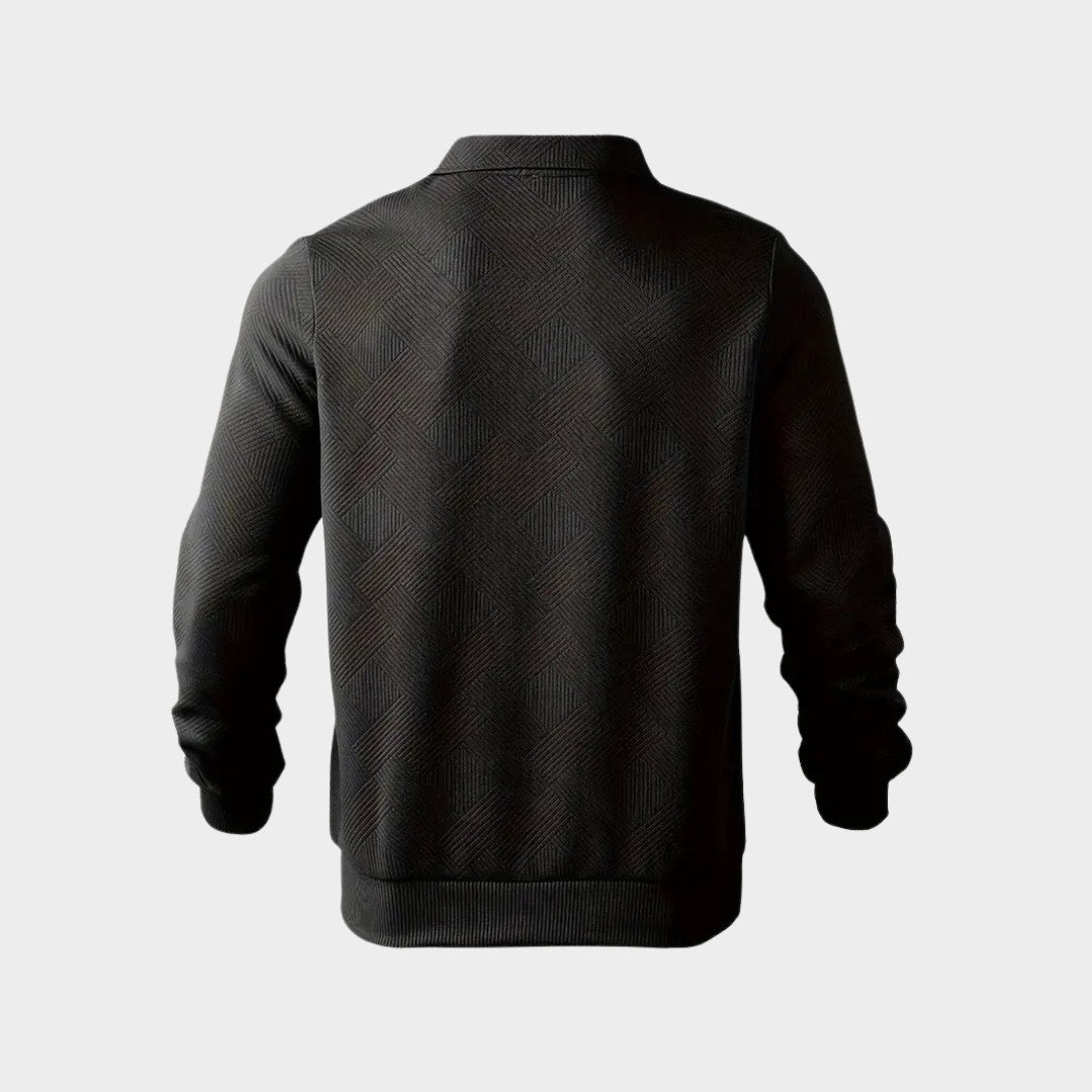 Dos du pull à col polo noir, motif en relief et bord-côte