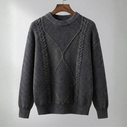 Pull gris anthracite à col rond, torsades verticales et losange central en relief