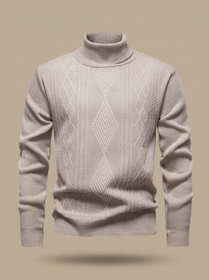Pull col roulé beige à panneau de losanges, présenté seul