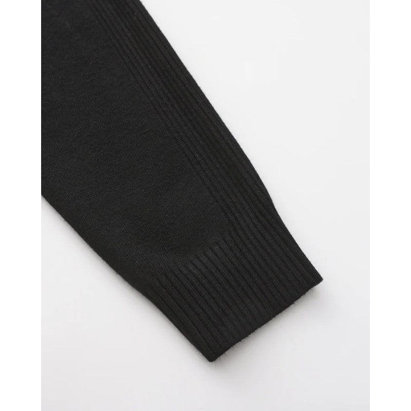 Pull col roulé maille fine, détail de la manche côtelée