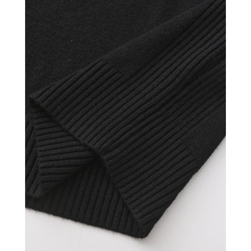 Pull col roulé maille fine, détail des côtes de l'ourlet