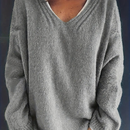 Pull col V ample, coloris gris clair, vue de face