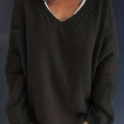 Pull col V ample, coloris noir, vue de face