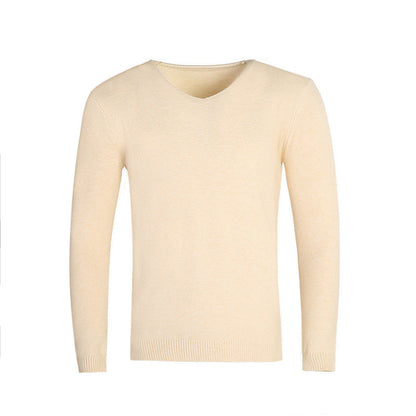 Pull col V crème en maille unie, présenté à plat