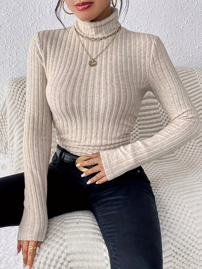 Pull côtelé col roulé, coloris beige, porté en tenue, vue 2