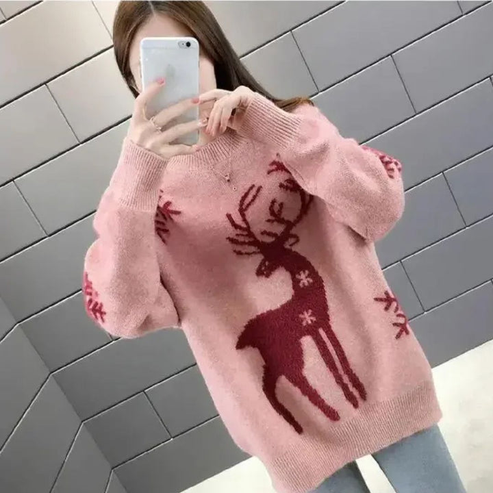 Pull de Noël à motif de renne, porté