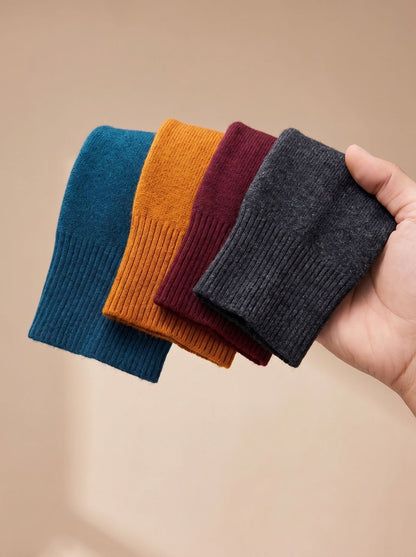 Quatre poignets côtelés du pull demi-zip dans plusieurs teintes