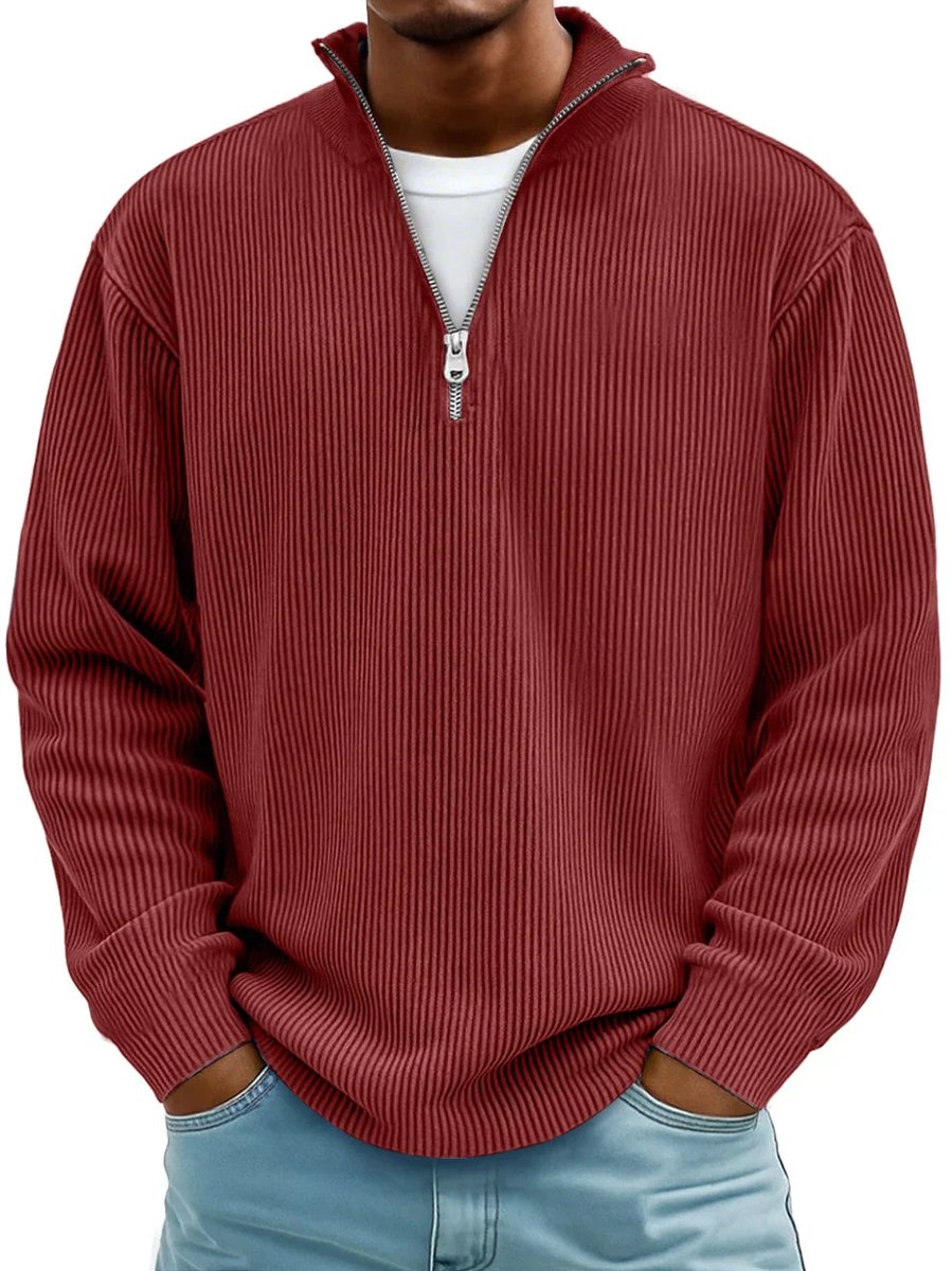 Pull demi-zip côtelé rouge porté avec un jean