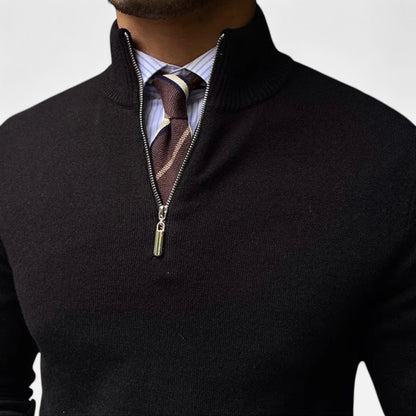 Pull demi-zip homme noir, détail du col montant zippé