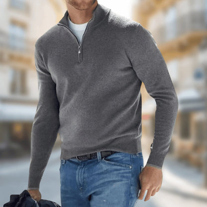 Pull demi-zip gris à col montant, vue de face