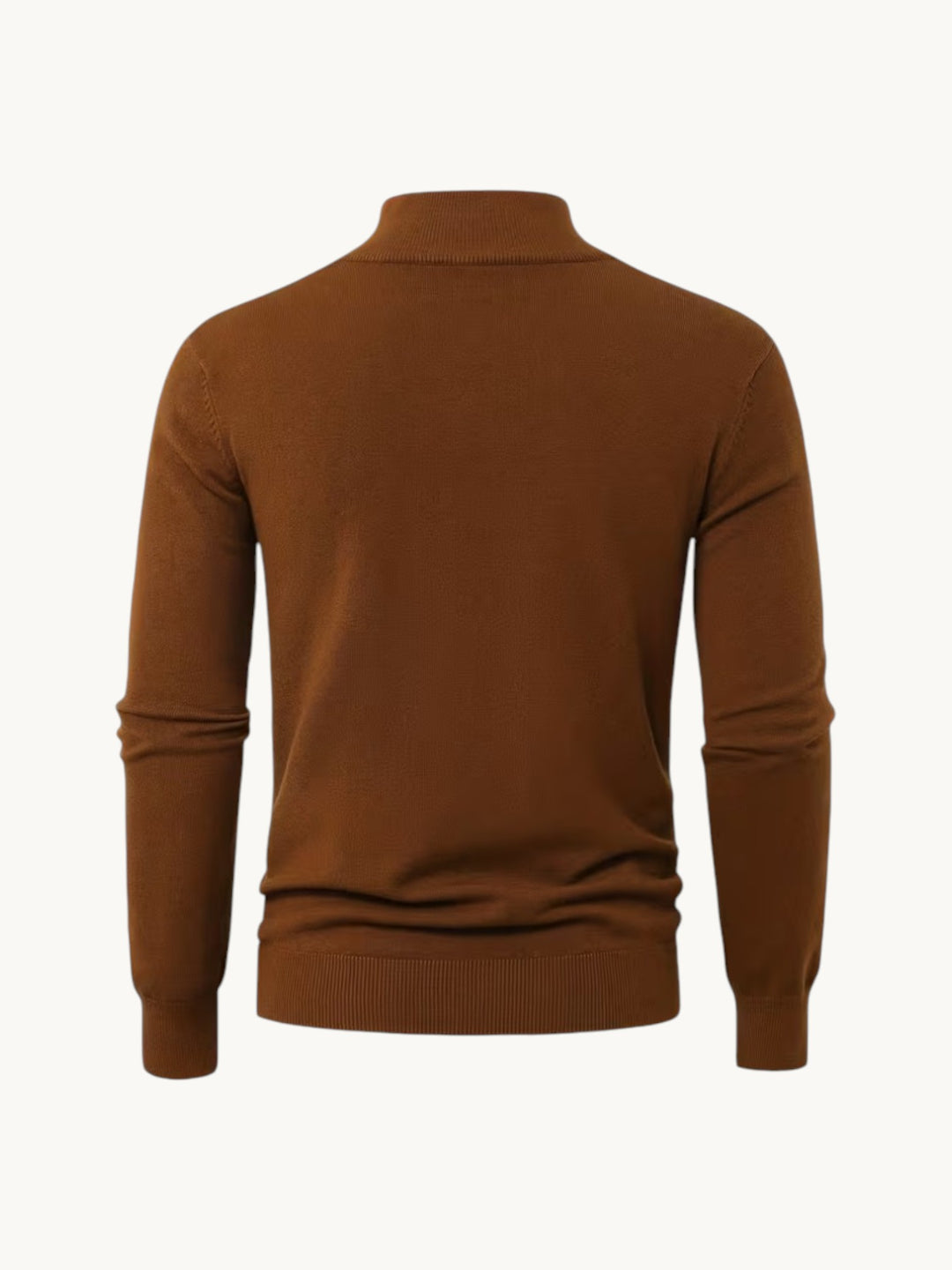 Pull en maille marron à col montant zippé, vue de dos sur fond neutre