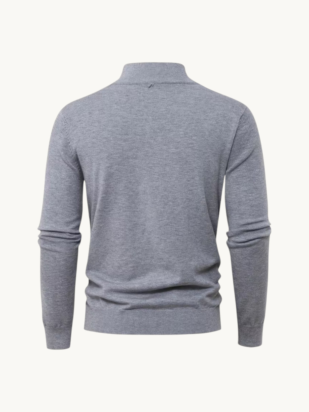 Pull en maille gris chiné à col montant zippé, vue de dos sur fond neutre