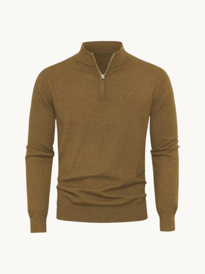 Pull en maille kaki doré à col montant zippé, vue de face sur fond neutre