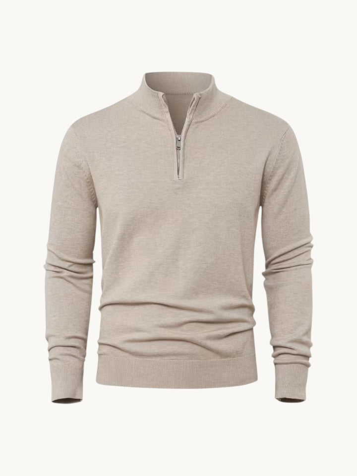 Pull beige en maille fine à col montant zippé, vue de face
