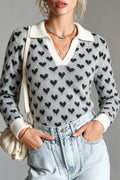 Pull jacquard col polo, coloris gris, porté en tenue